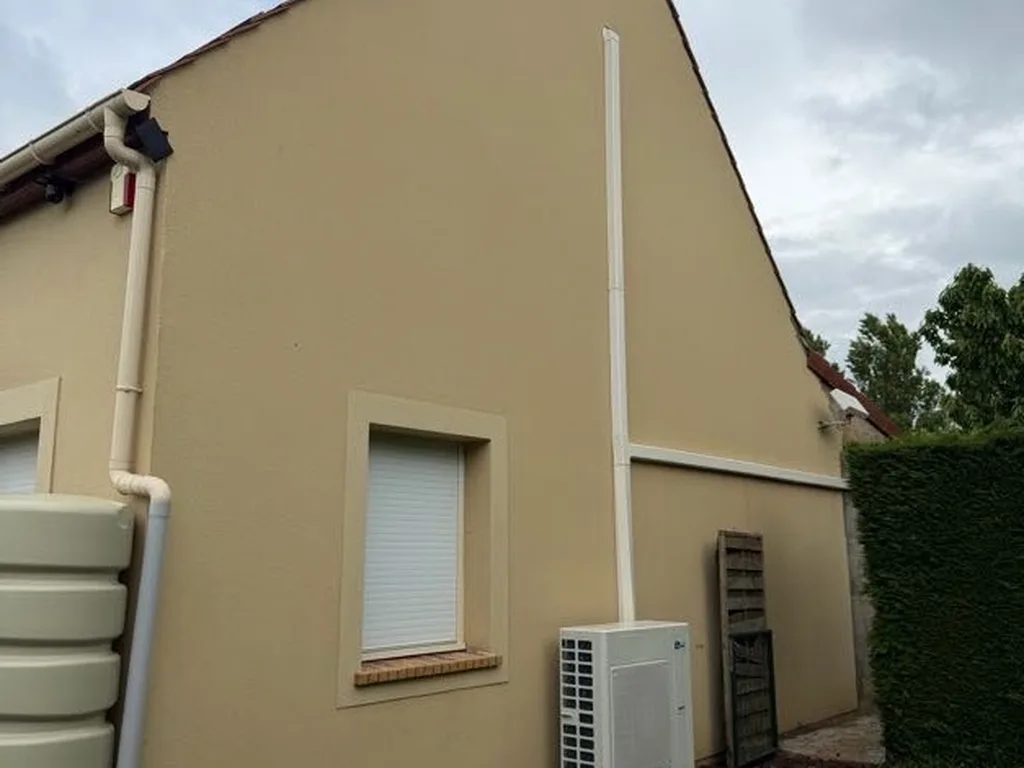 Même pignon après nettoyage et traitement de façade par Maison Dallau