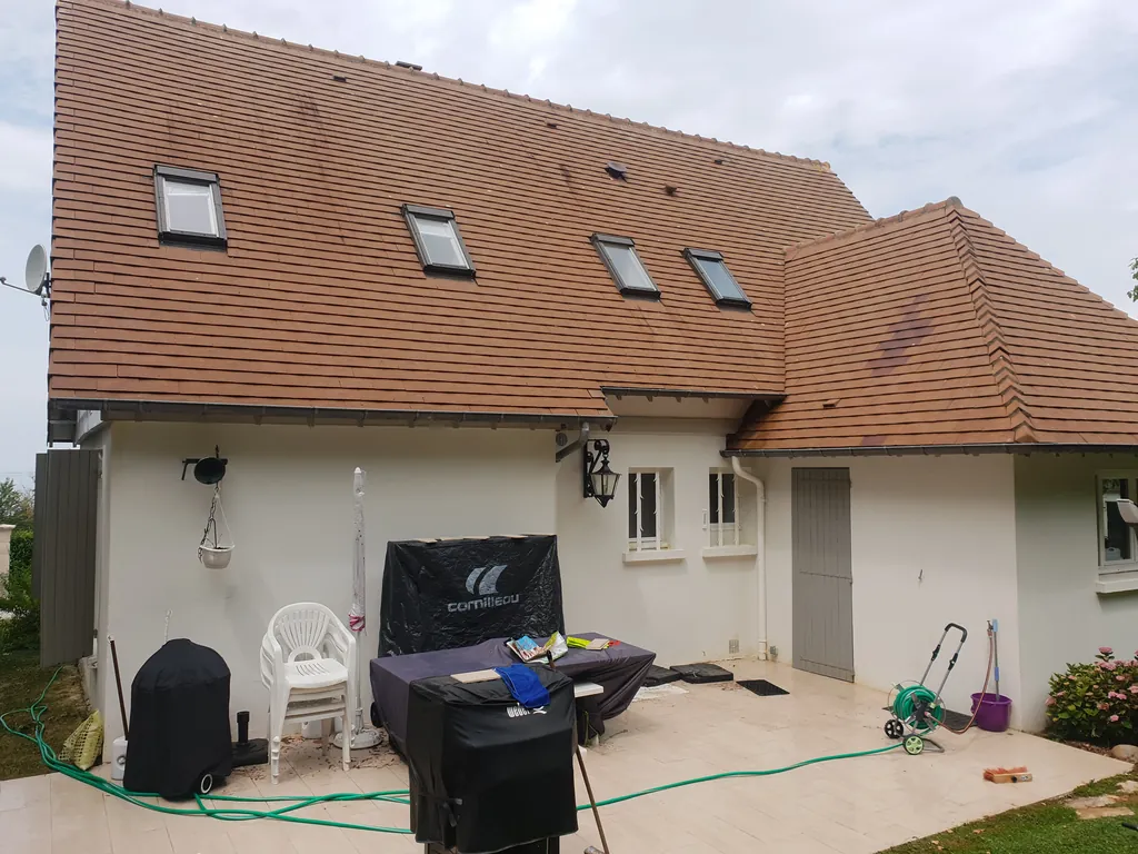 Nettoyage et démoussage de toiture par Maison Dallau