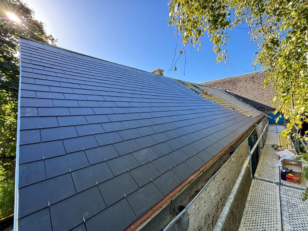 Rénovation d’une toiture en ardoise par Maison Dallau à Épernon